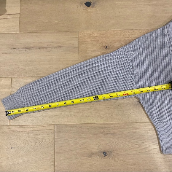 Aritzia | Wilfred Grey “Canberra” Cropped Wool Cardigan🩶 - Picture 14 of 14